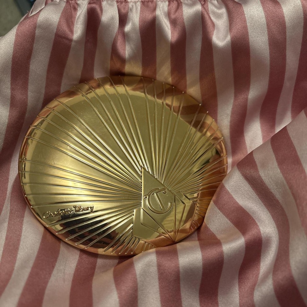 Charlotte Tilbury Gold Compact